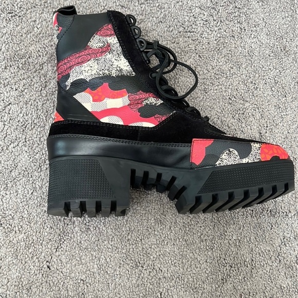 Authentic Limited Edition Louis Vuitton Over Cloud Desert Boots - Picture 4 of 11